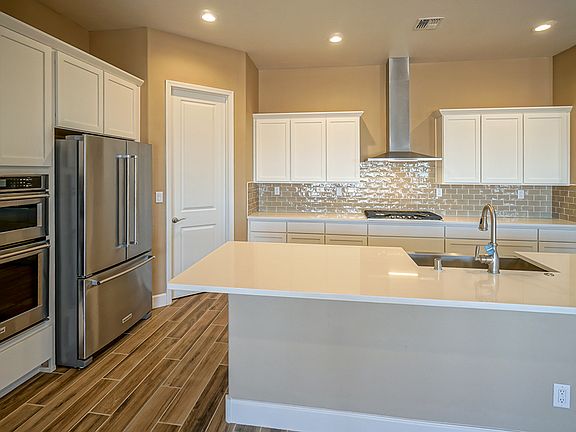 Kitchen - Marilyn II Holly Estates