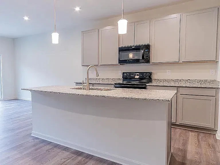 4003 White Pine Ln — Photo 3