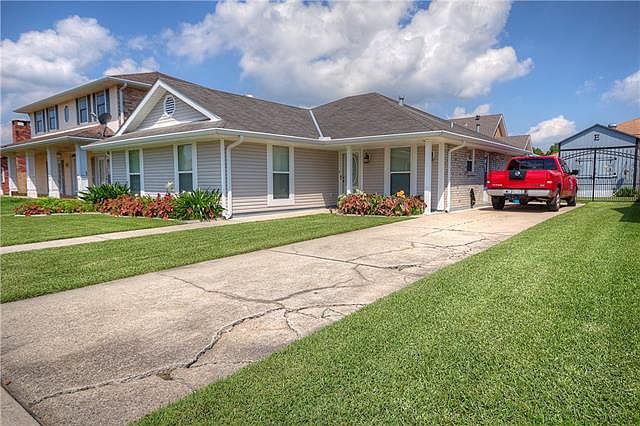 1st image of 2820 Oak Dr