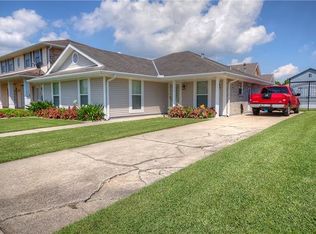 2820 Oak Dr, Violet, LA 70092