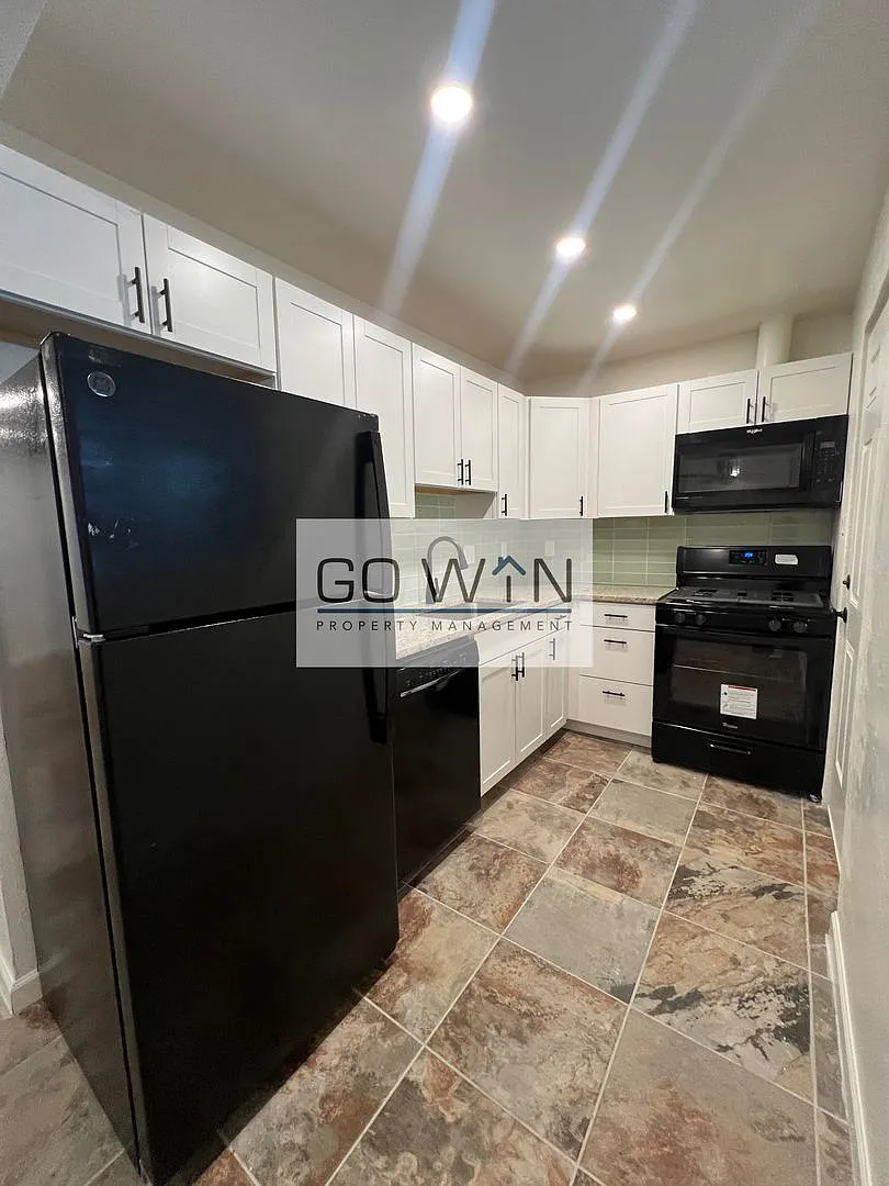 1502 East Highland Avenue — Photo 2