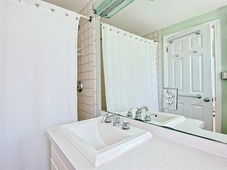 175 Beach Ave #3 — Photo 14