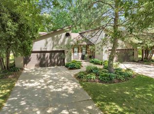 973 Square Ter, Green Bay, WI 54313