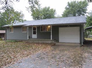 1914 Tumbleweed Dr, Hutchinson, KS 67502
