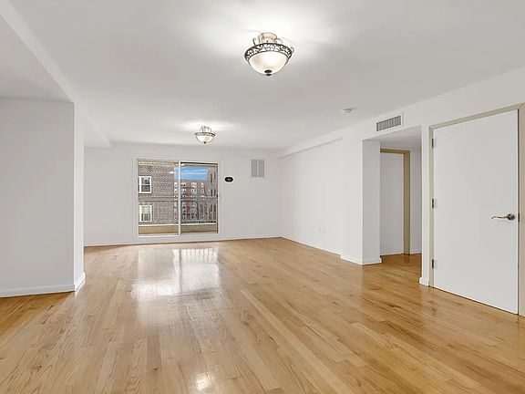 5th image of 140-75 Ash Ave #5B