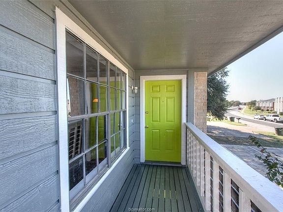 3rd image of 806 Navarro Dr APT C