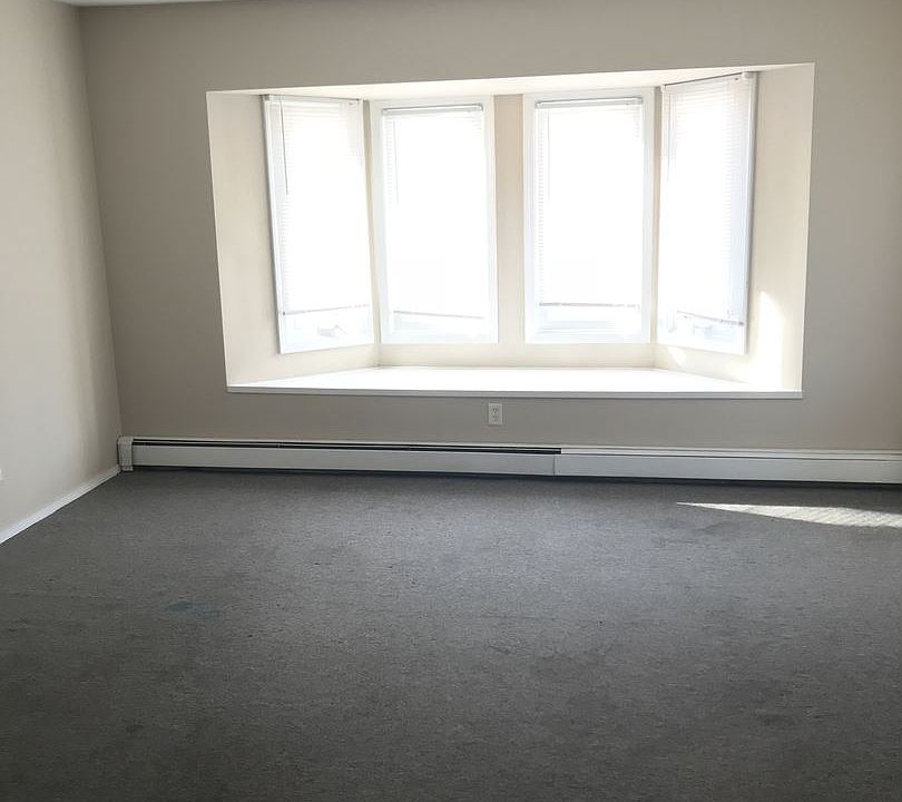 2nd image of 2038 Warren St APT 5