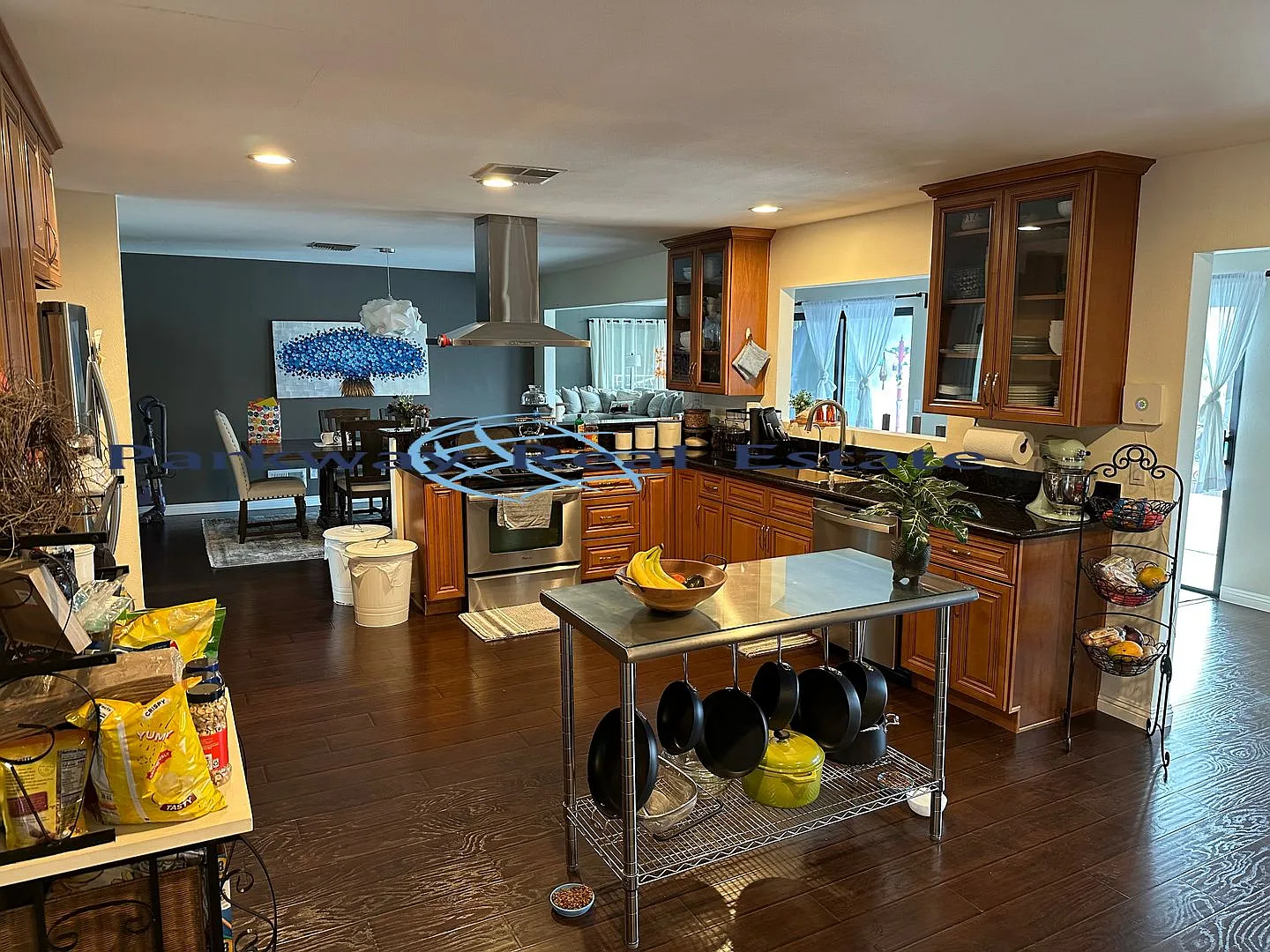 4 Bedroom Home with a View — Photo 4