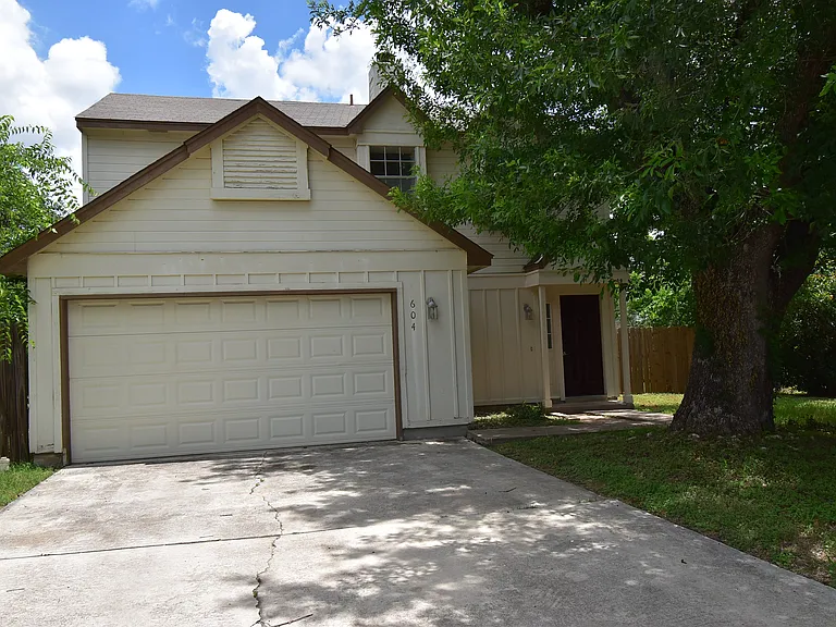 Welcome to a charming Round Rock home in a quite cul-de-sac