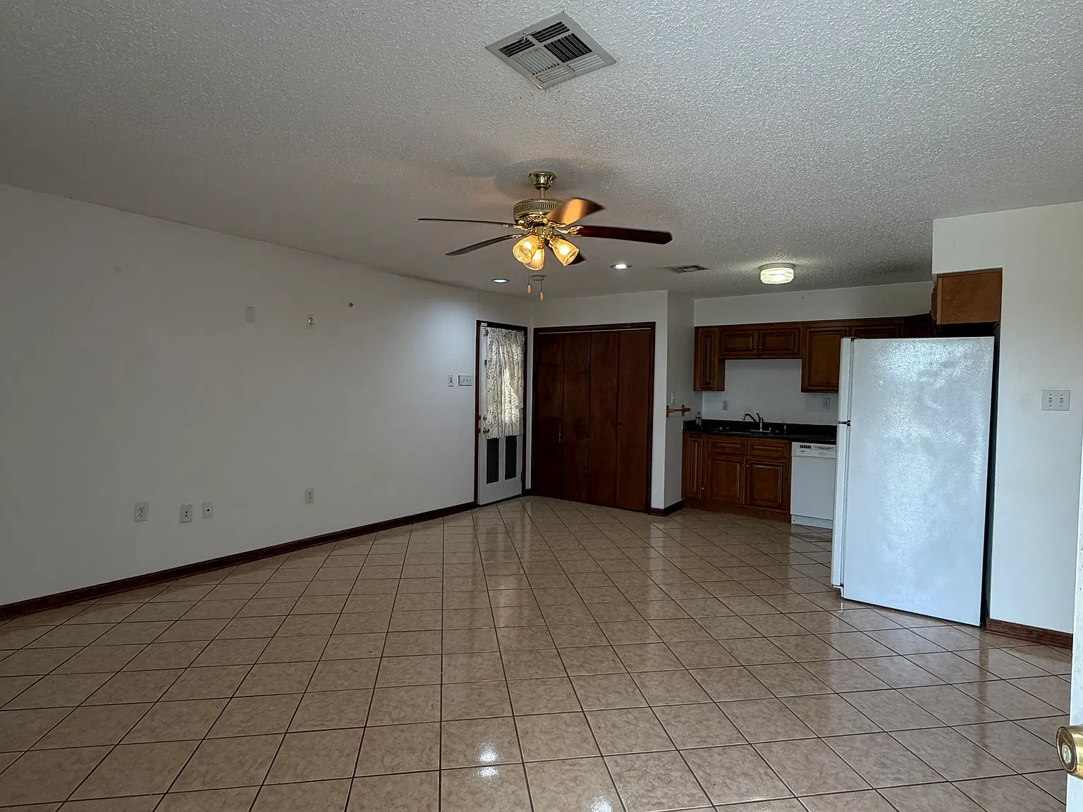 2 bed, $1,350 — Photo 2