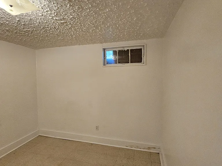 634 E Meade St — Photo 18