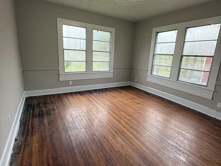 3116 Steiner Ave SW — Photo 3