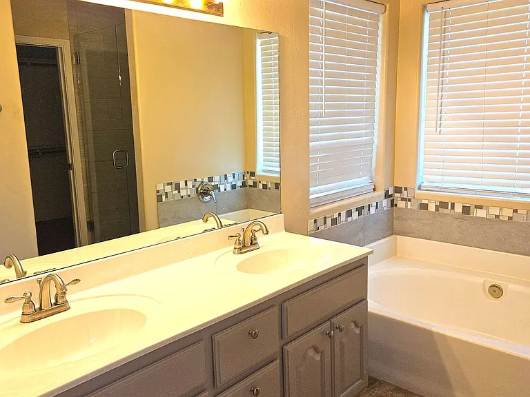 1325 S 28th Dr — Photo 18