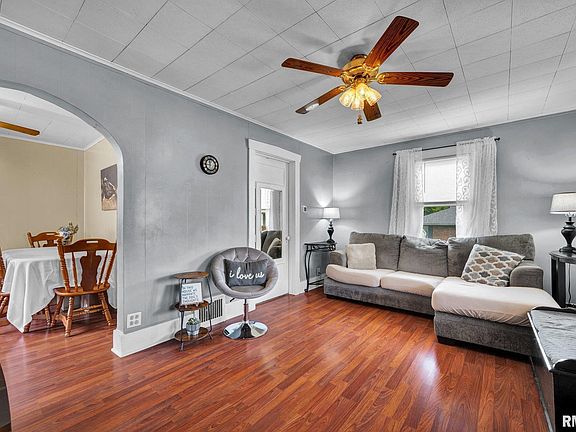2nd image of 1010 E Samuel Ave