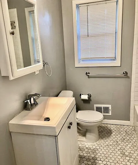 2440 Edgewater Dr SW — Photo 14