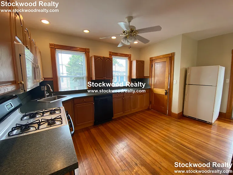 16 Crescent Ave #3 — Photo 4