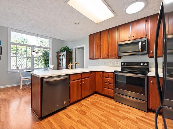5th image of 2260 E Cape Cod Dr