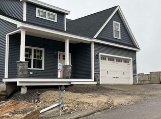 15 Midtrail Crossing Ln, Windham, NH 03087