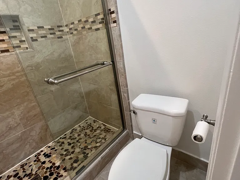 4307 Whitsett Ave #204 — Photo 30