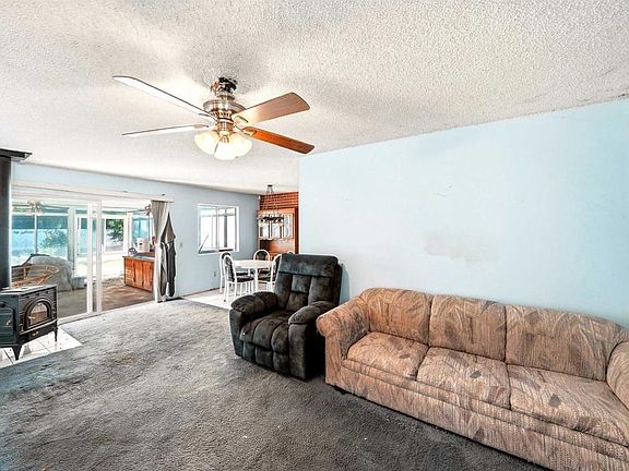 3rd image of 528 Carlsbad St