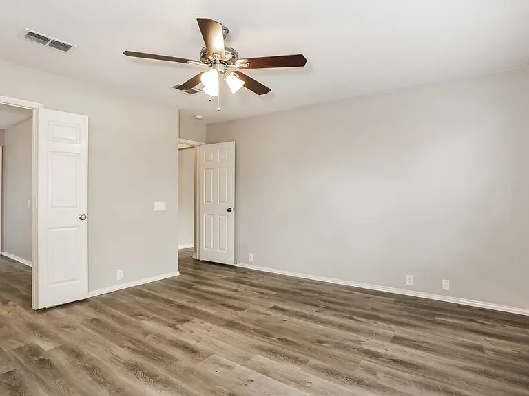 1008 Whistle Stop Dr — Photo 10