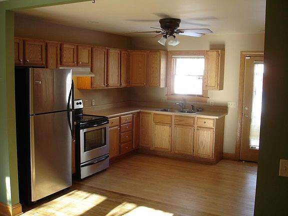 Updated Kitchen with Stainless Steel Appliances