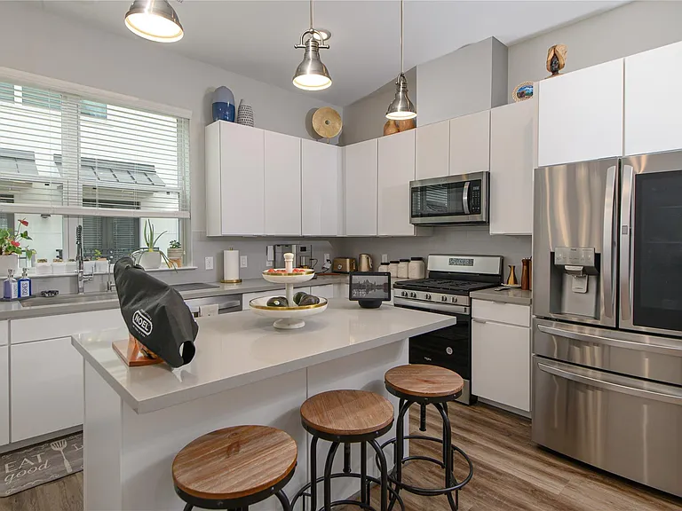 1274 N Post Oak Rd #B — Photo 6