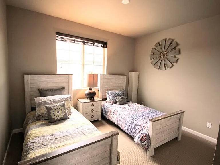 1401 Skyline Dr — Photo 22