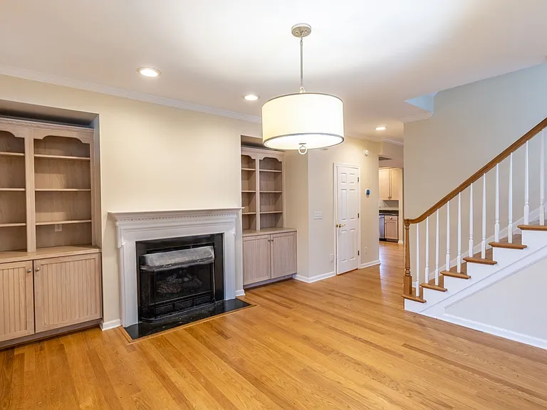 158 Burnet St — Photo 4