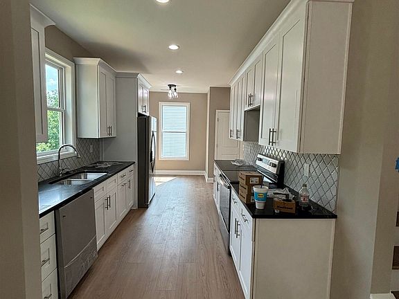 4th image of 713 Rockcliff St