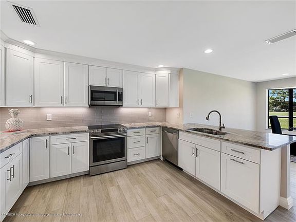 4th image of 6252 SE Canterbury Ln