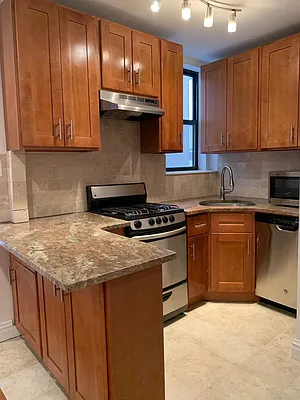 Rented by Chartwell Manhattan Realty | media 3