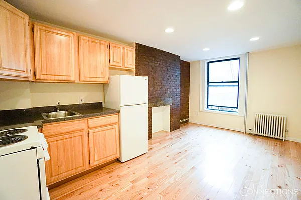 Rented by City Connections Realty | media 18