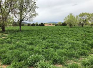 690 Apple Ct, Taos, NM 87571