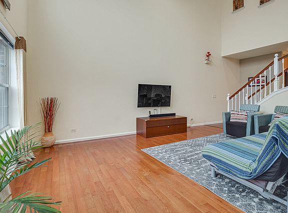 4th image of 383 Bay Dr Unit 383
