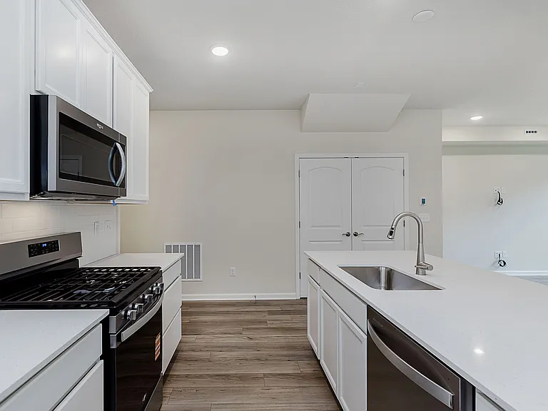 9701 Oleander Dr — Photo 3