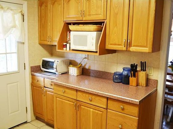 UPDATED KITCHEN - VIEW 2