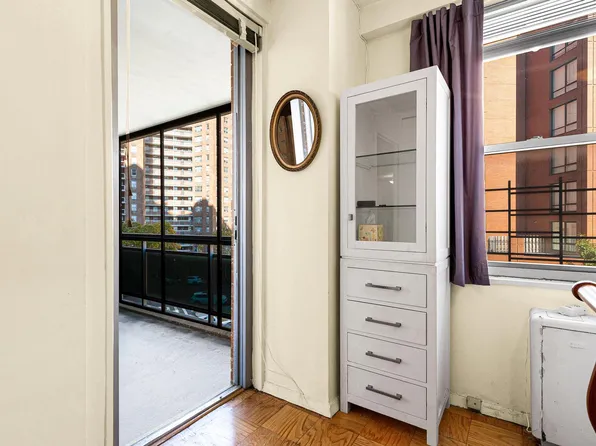 70-25 Yellowstone Boulevard image 12 of 21