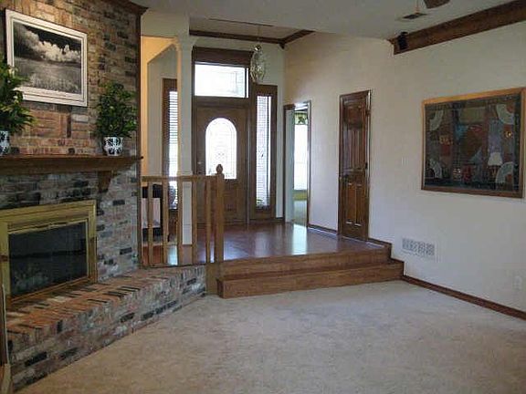 4th image of 617 Sunset Hill Dr