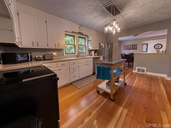 2nd image of 1220 Cox Ave