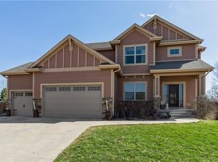 9272 Sugar Creek Cir, West Des Moines, IA 50266