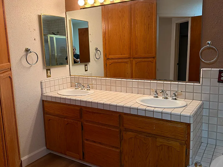 325 E Lancaster Dr — Photo 14