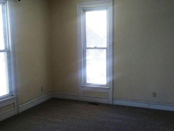 3rd image of 1124 W Main St