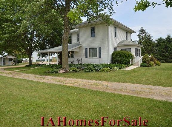Beautifully Manicured Yard - Perennials and Hosta Gardens 