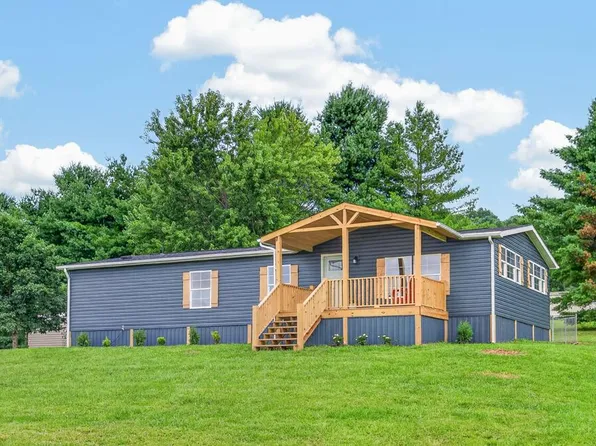 56 Foxfire Ln, Galax, VA 24333