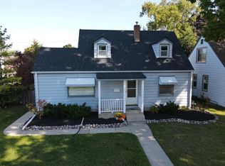 9618 W Metcalf Pl, Milwaukee, WI 53222