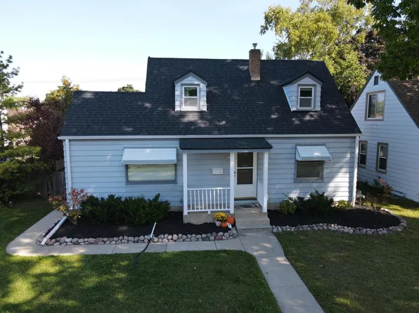 9618 West Metcalf PLACE, Milwaukee, WI 53222
