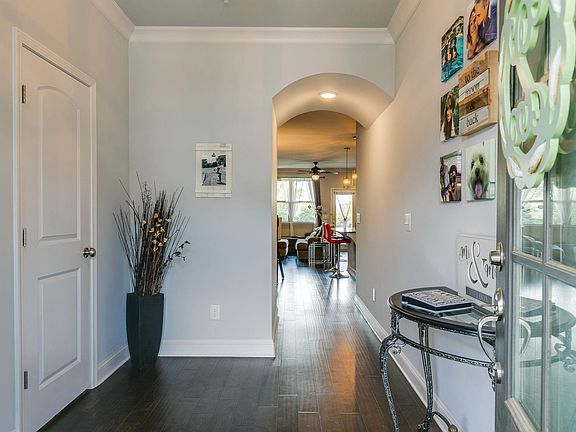 3rd image of 1642 Hampshire Pl