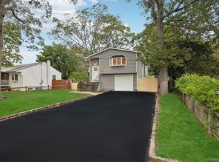 109 Rexmere Ave, Farmingville, NY 11738
