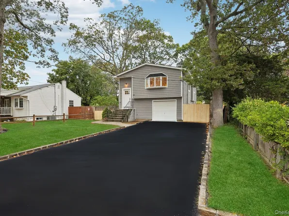 109 Rexmere Avenue, Farmingville, NY 11738